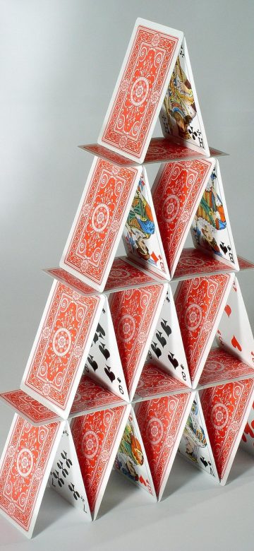 蜘蛛纸牌在线 App 战绩统计界面截图：展示各难度胜局数、平均用时与最少步数记录列表